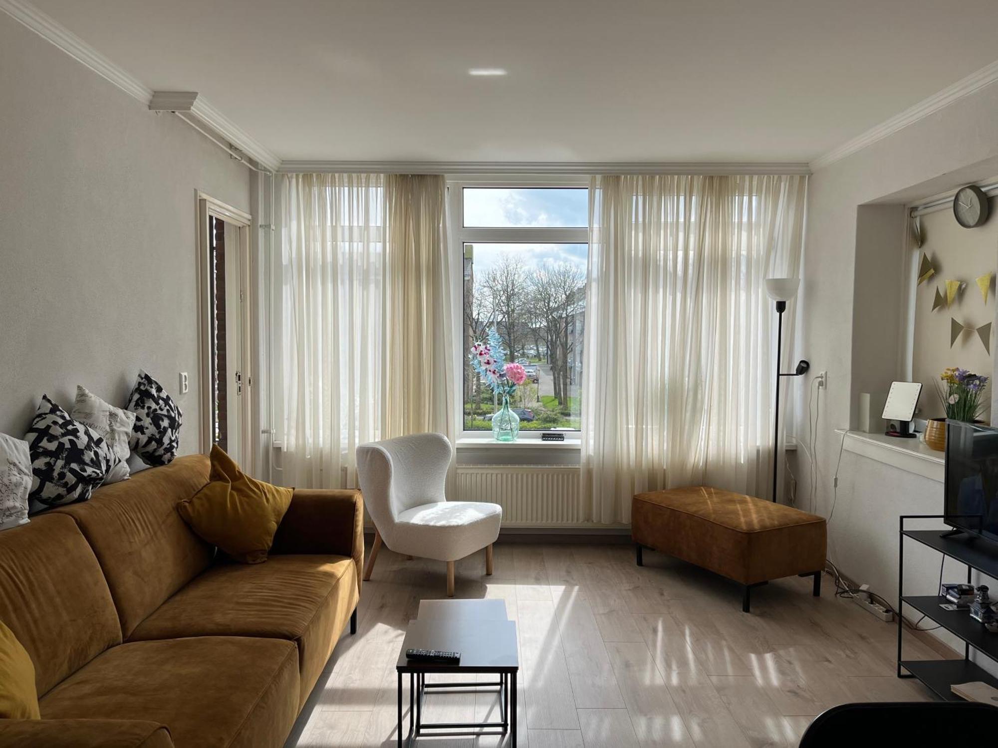 Lovely And Spacious In Apartment *